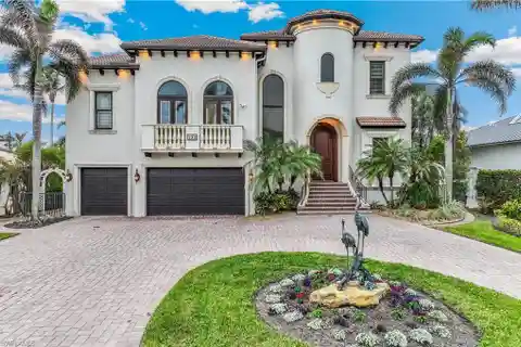 Magnificent Custom-Built Southern Exposure Home