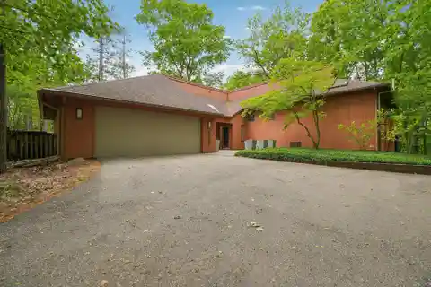 Nature-connected Home with Stunning Private Views