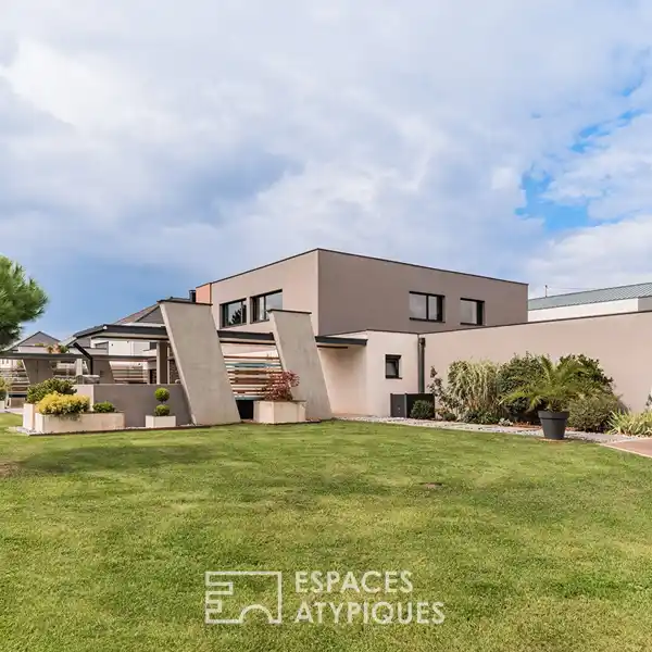 ARCHITECT-DESIGNED HOUSE IN THE POTASSIC BASIN