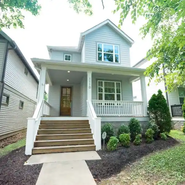 CHARMING AND VERSATILE OPEN-CONCEPT HOME