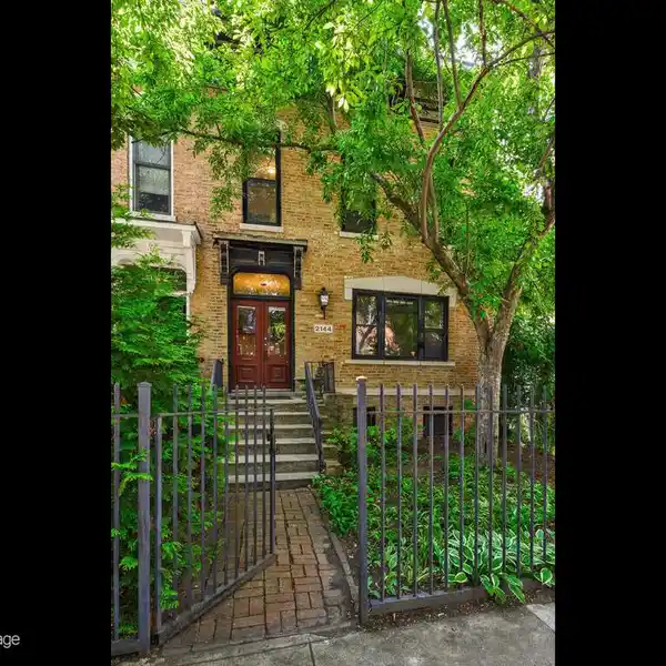 LANDMARKED CORNER ROWHOME IN PRIME LINCOLN PARK LOCATION