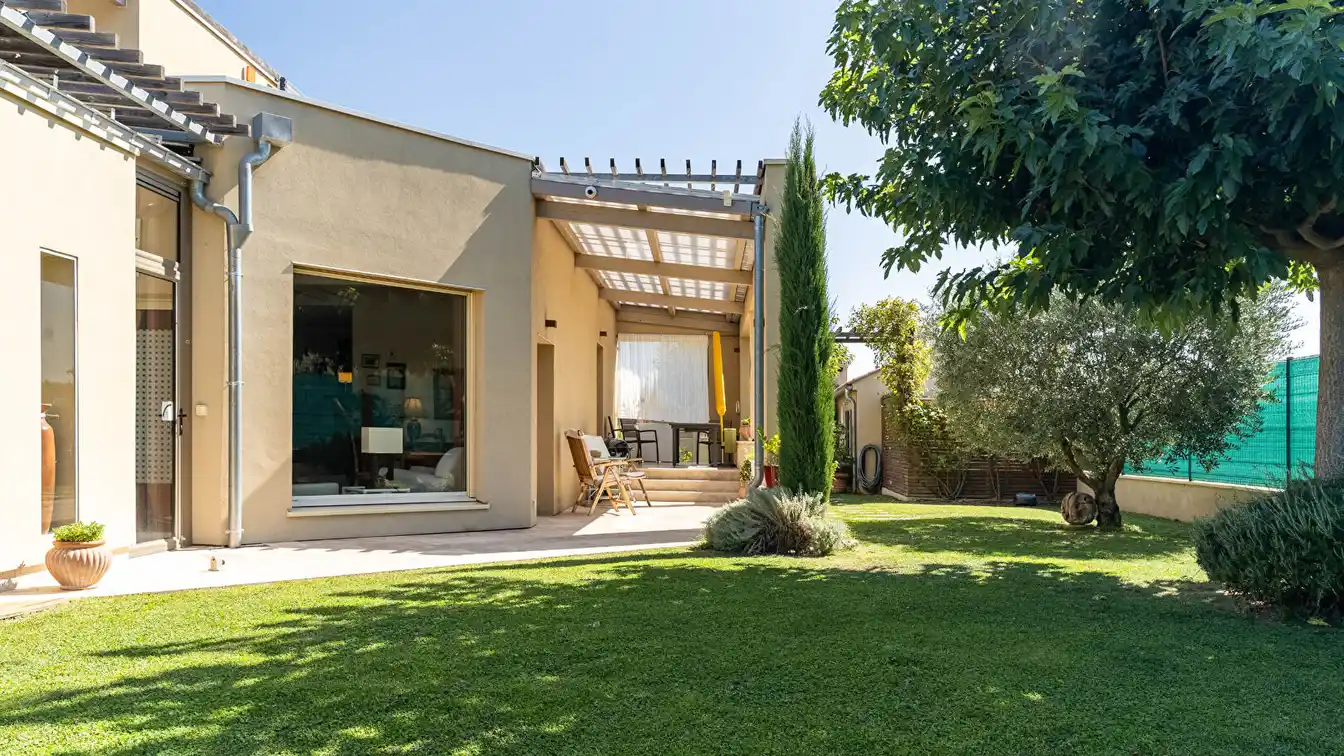 Superb Luxury Villa a Walk Away from Amenities