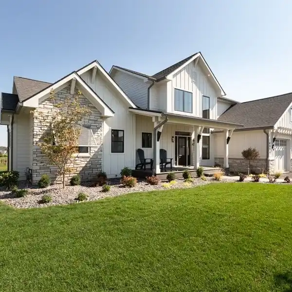 METICULOUSLY CRAFTED NEW CONSTRUCTION