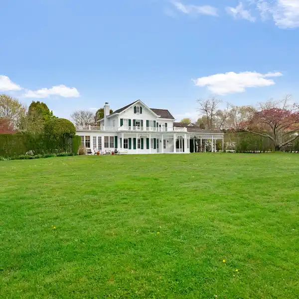 IMPRESSIVE VILLAGE TRADITIONAL HOME FOR RENT