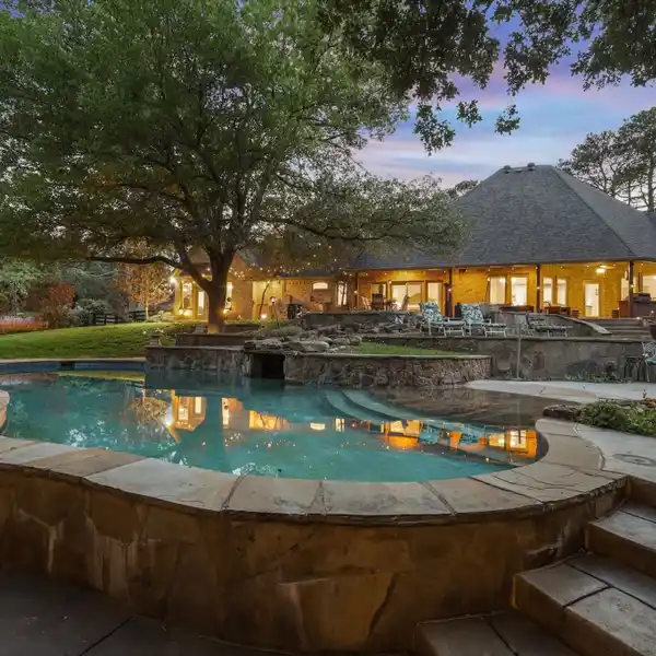 STUNNING SECLUDED PARADISE