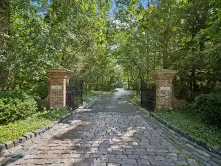 Exceptional Secluded Retreat
