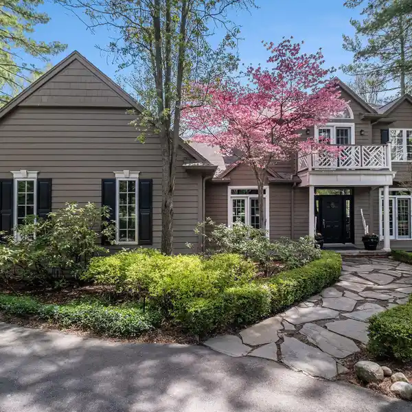 CUSTOM WOODLAND HOME WITH SCENIC PRIVACY