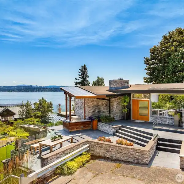 SPECTACULAR MID-CENTURY MODERN WITH SWEEPING VIEWS