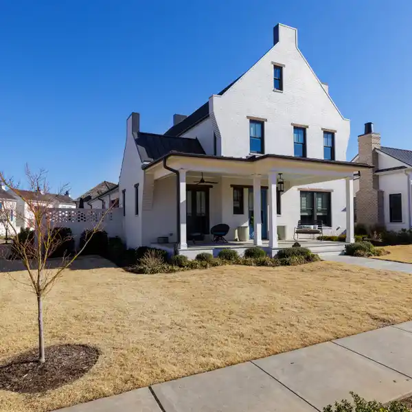 PRESTIGIOUS HARTNESS HOME ON LARGE END LOT