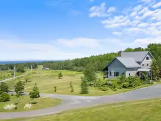 Treehouse at Meadow Breeze Lane