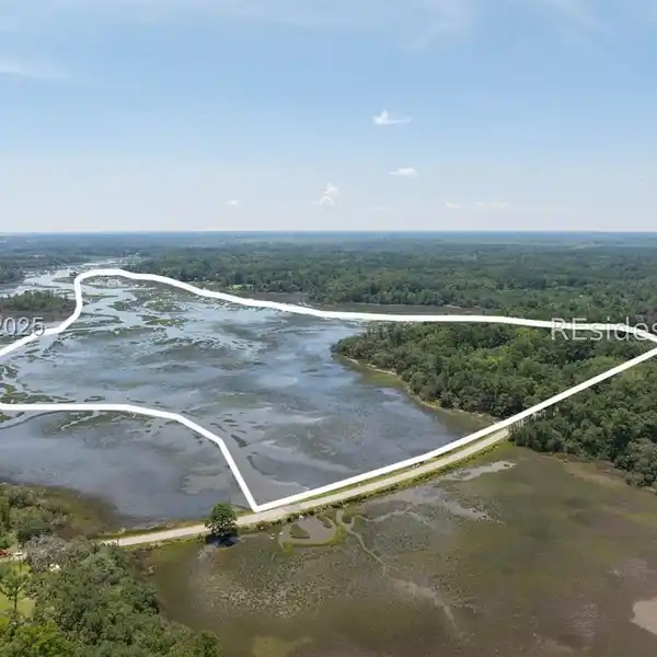 PRIVATE ESTATE WITH ACCESS TO TIDAL WATERWAY