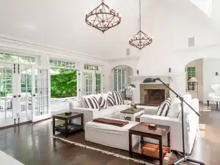 A Hamptons Hideaway with All the Amenities