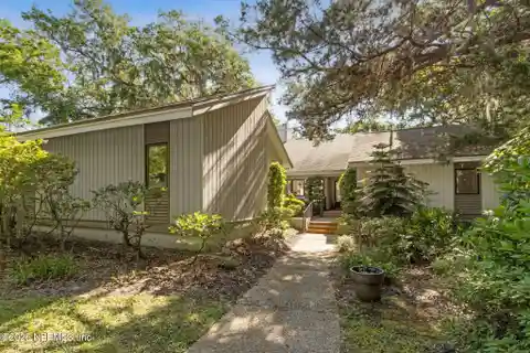 Well-maintained Single-story Home on Lush Property