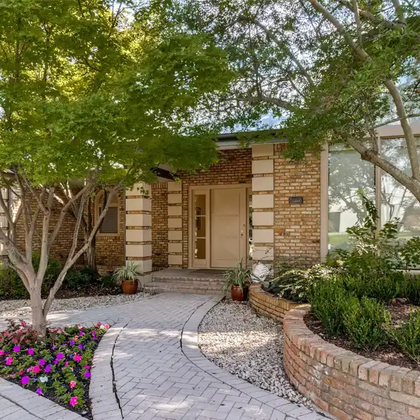 THOUGHTFUL DESIGN WITH LUXURIOUS LIVING