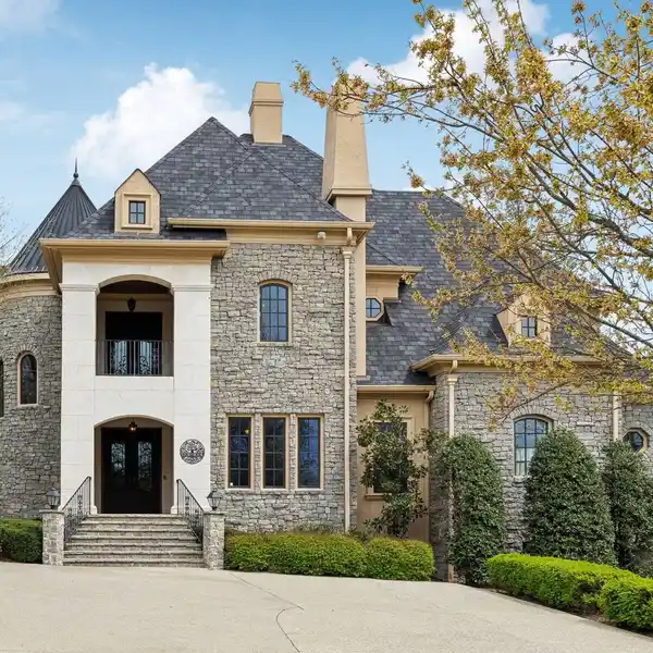 MASTERFULLY DESIGNED ESTATE IN WOODWARD HILLS