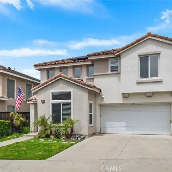 BEAUTIFULLY UPDATED HOME IN SOUGHT-AFTER BALANTREE