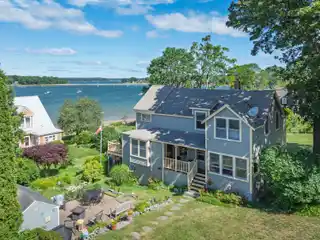 Vintage Year-Round Peaks Island Cottage