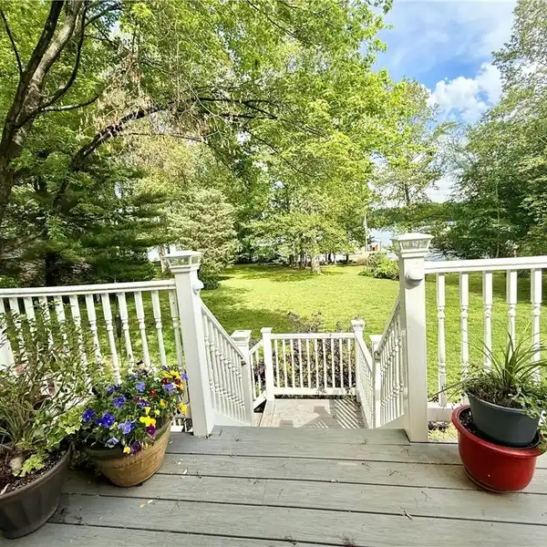 LUXURIOUS LAKE ANNA WATERFRONT RETREAT WITH BOATHOUSE