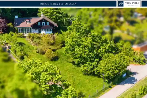 A Place That Tells Stories – with a View of the Lake, Castle and Mountains