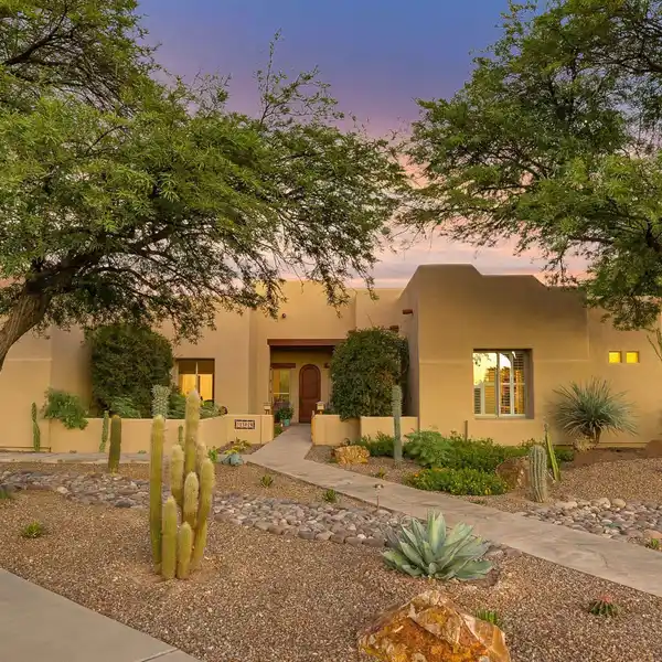 ELEVATED FOOTHILLS GEM WITH SPECTACULAR MOUNTAIN VIEWS