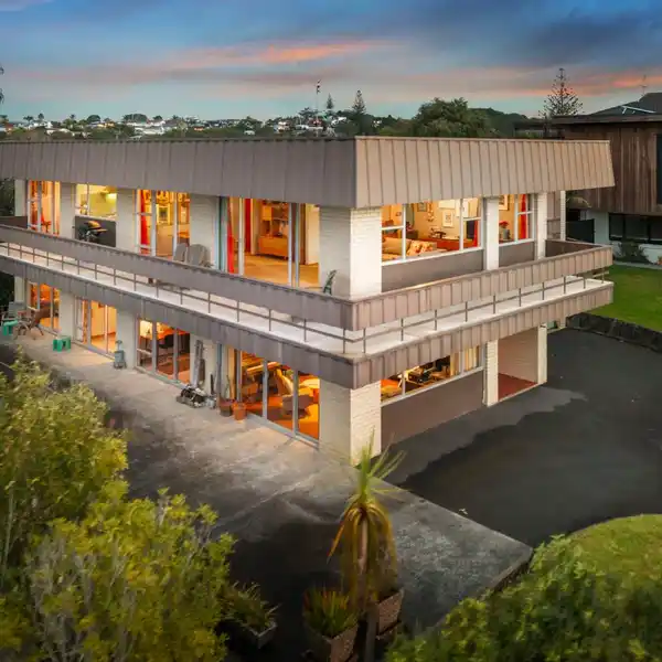 DIVINE AND ICONIC 1970’S RESIDENCE