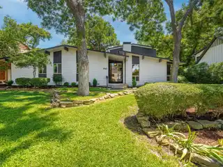 Mid-Century Marvel Nestled in White Rock