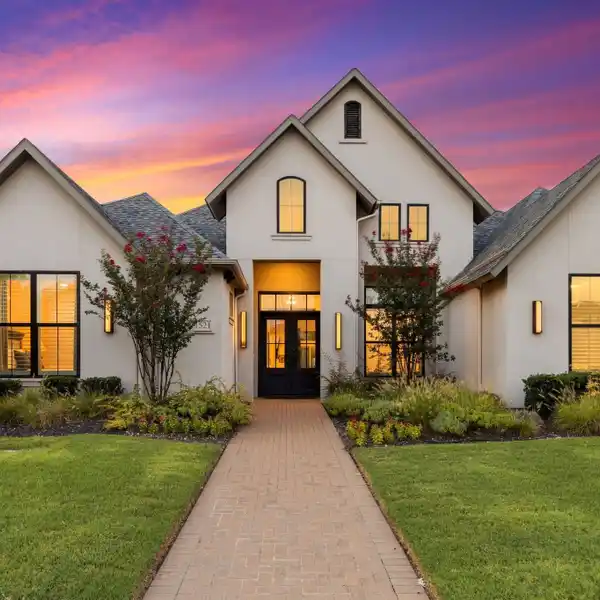 LUXURY AND COMFORT IN AN UPSCALE BOUTIQUE COMMUNITY