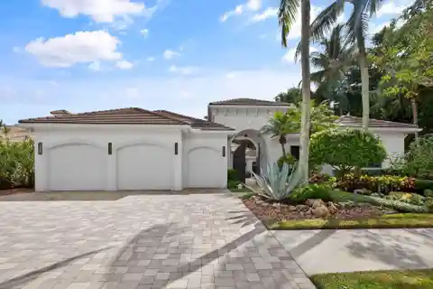 Secluded Luxury Equestrian Haven with Exceptional Features