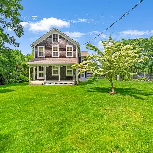 TURN OF CENTURY FARMHOUSE FOR RENT IN BRIDGEHAMPTON NORTH