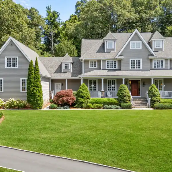 QUINTESSENTIAL NEW ENGLAND RETREAT