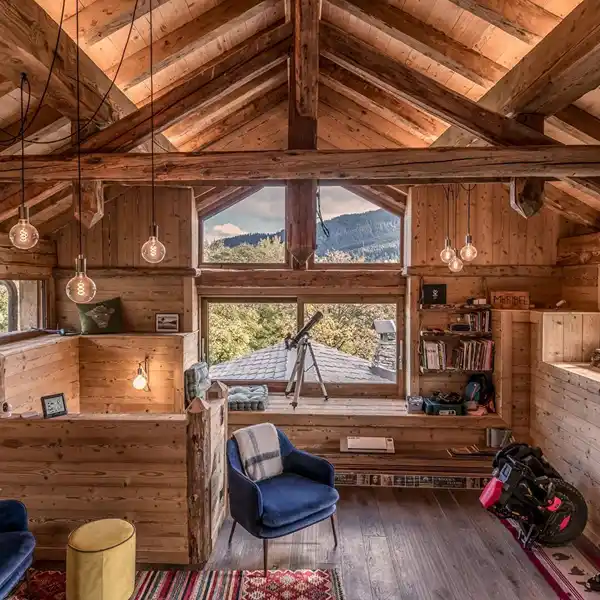 SUNLIT CHALET SURROUNDED BY NATURE’S BEAUTY