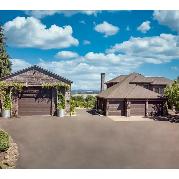 AMAZING PROPERTY WITH STUNNING VIEWS