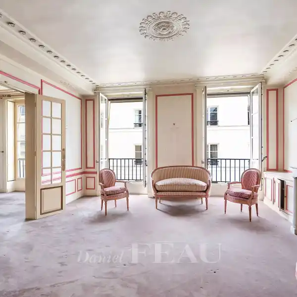 DUPLEX APARTMENT IN A PRIVATE MANSION