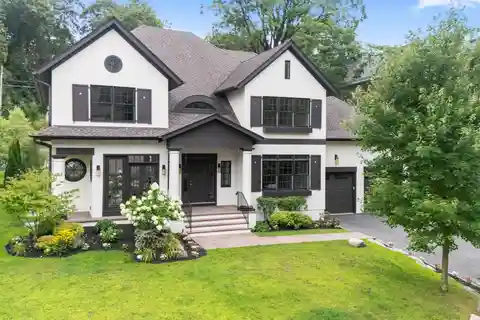 Architectural Stunner with a California-Cool Soul