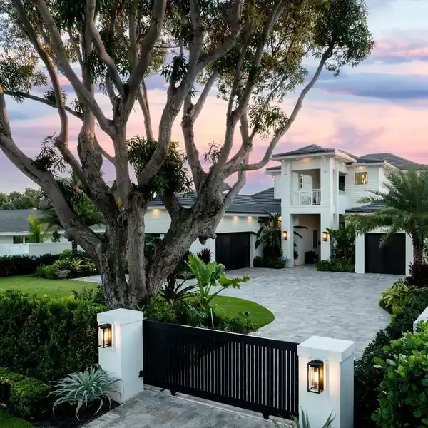 FIVE BEDROOM MASTERPIECE DESIGNED FOR COMFORT AND ENTERTAINMENT
