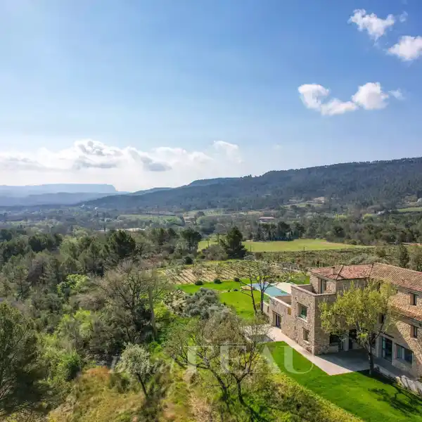 PEACEFUL LUXURY PROPERTY WITH COMMANDING VIEWS