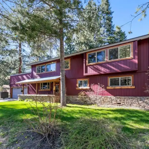 STUNNING MOUNTAIN DESIGNER HOME ON DOUBLE LOT