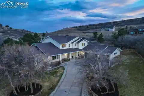 Updated Luxury Home on a Quiet Cul-de-sac
