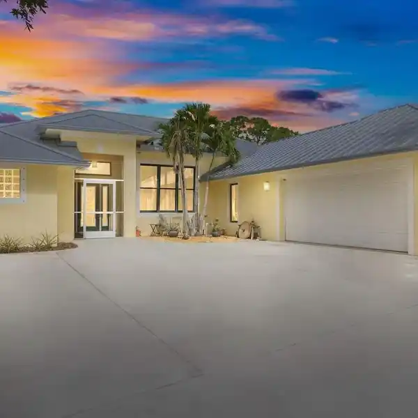 GREAT CUSTOM HOME WITH FULL GUEST HOUSE
