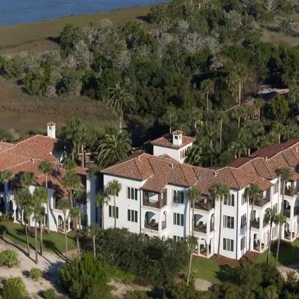 PENTHOUSE VIEWS IN LUXURIOUS SEA ISLAND RETREAT