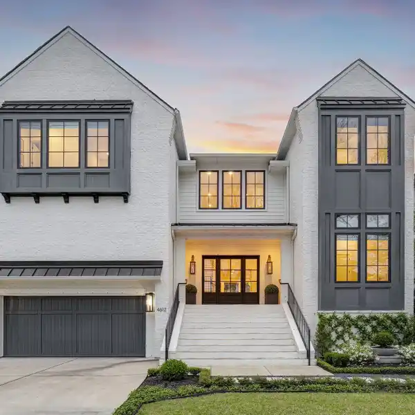 EXQUISITE MODERN ENGLISH TRANSITIONAL HOME