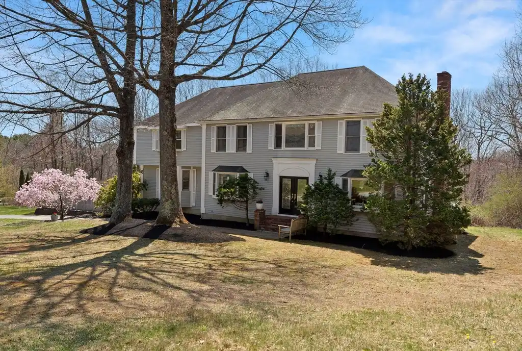 Sun-splashed Colonial in Bear Hill