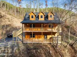Charming Cabin in Chalet Village