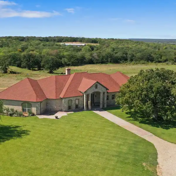 STUNNING HOME WITH BEAUTIFUL VIEWS ON CATTLE RANCH