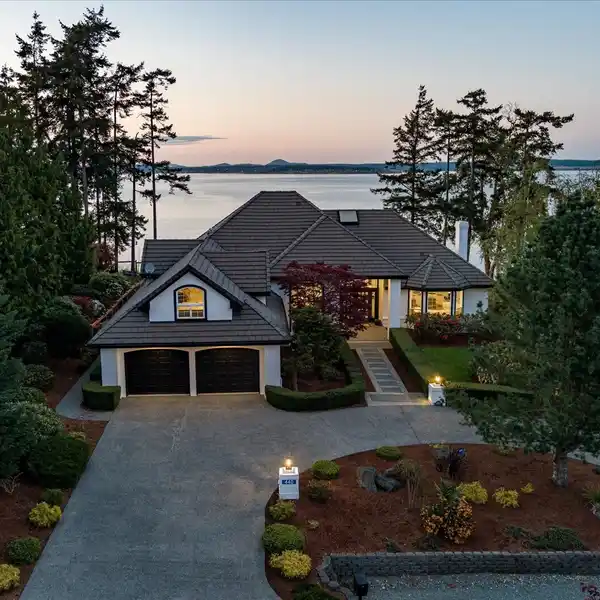 METICULOUSLY REIMAGINED WATERFRONT HOME