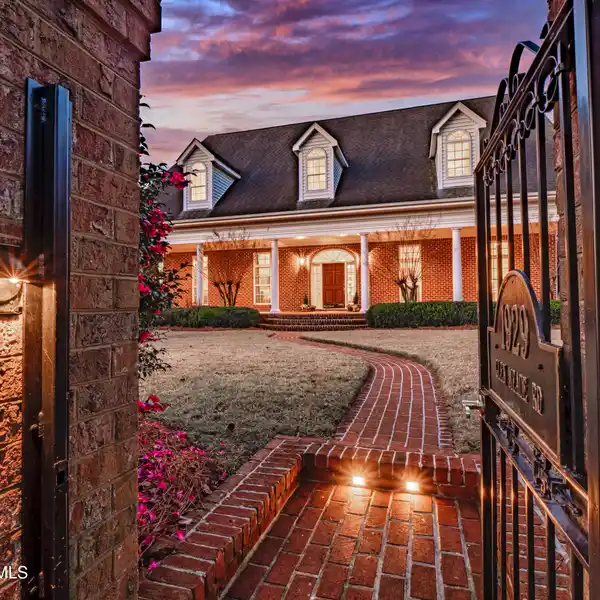 ALL BRICK WILLIAMSBURG SOUTHERN LIVING CLASSIC