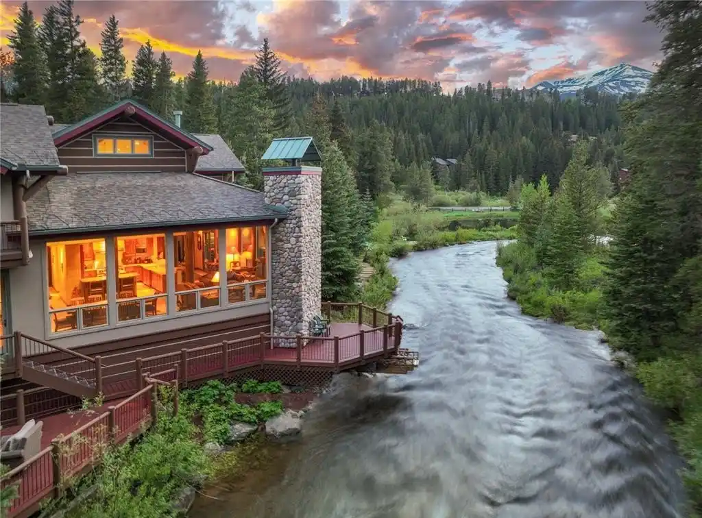 Irreplaceable Family Compound on the Blue River