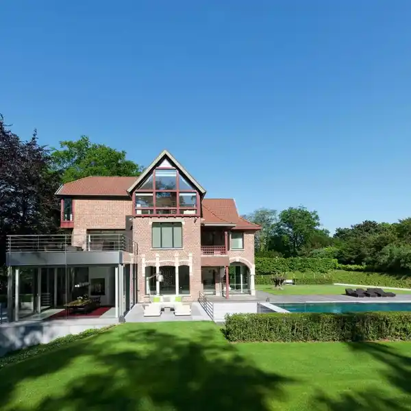 EXCEPTIONAL VILLA WITH LANDSCAPED GARDEN