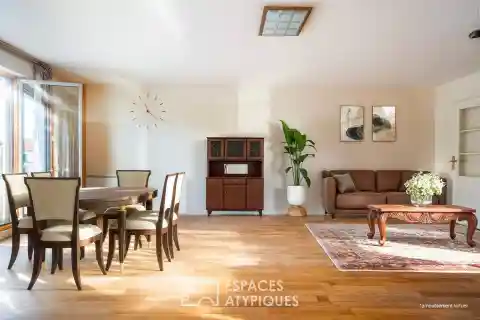 Dual-Aspect Apartment Near Metro and Green Spaces