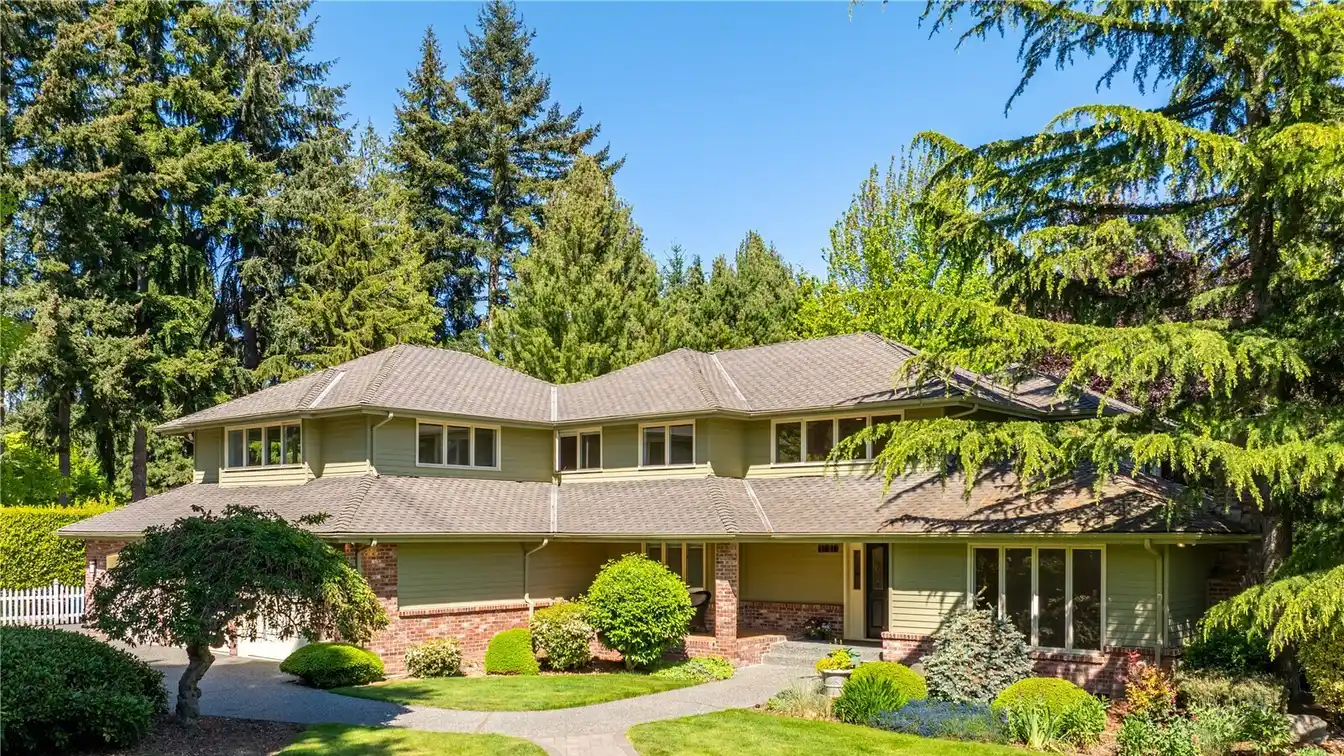 Updated Elegance in Coveted Setting